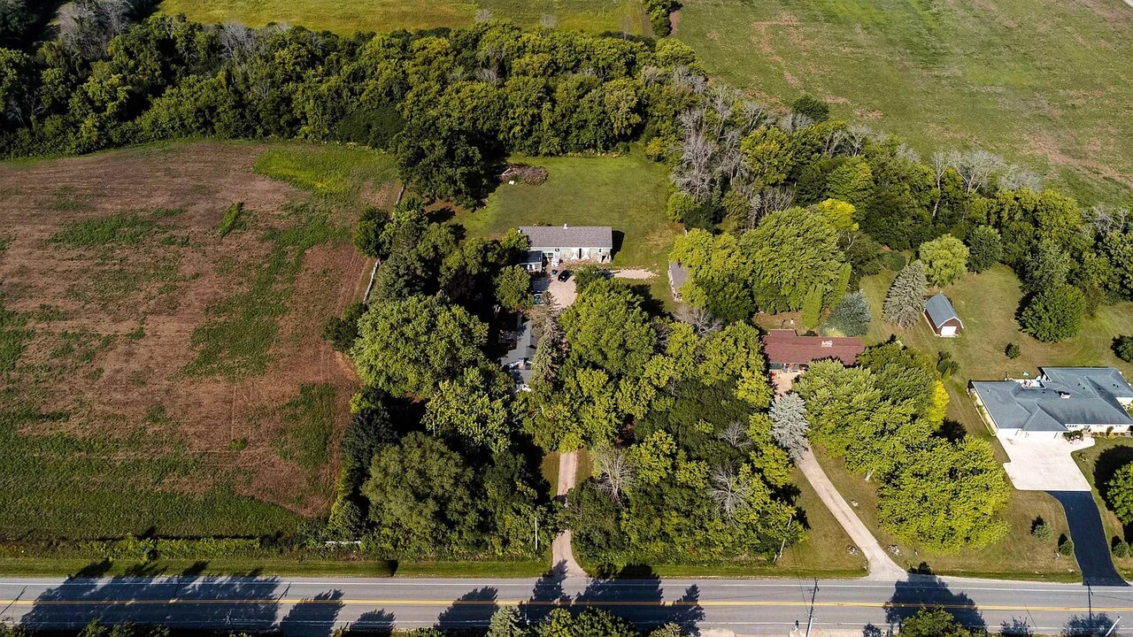 4823 County Road R in Oshkosh, WI - Building Photo