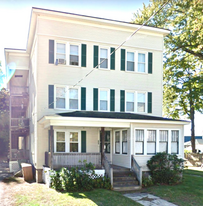 70 Maple St in Chicopee, MA - Building Photo