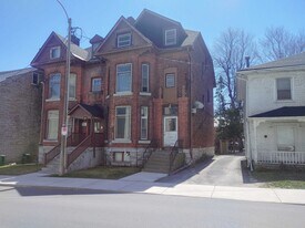 156 Johnson St in Kingston, ON - Building Photo