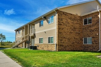 Falls Park Apartments in Sioux Falls, SD - Foto de edificio - Building Photo