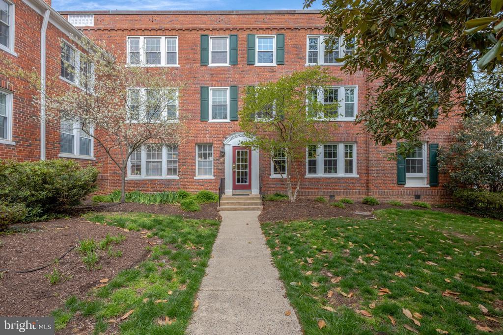 1811 Key Blvd in Arlington, VA - Building Photo