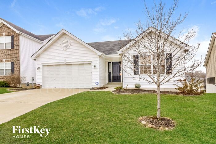 137 Boardwalk Gardens Dr in O'Fallon, MO - Building Photo