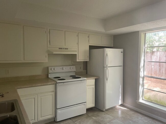 property at 806 Texas St