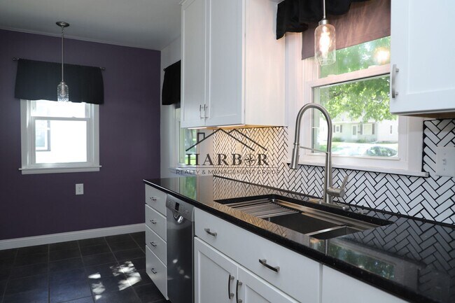 property at 406 18th Ave SW