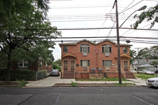16904 140th Ave in Jamaica, NY - Building Photo - Building Photo