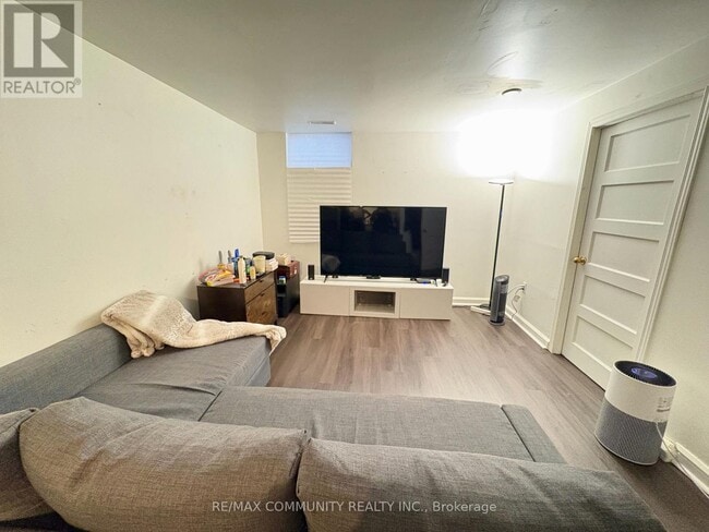 693 Hawley St in Peterborough, ON - Building Photo - Building Photo