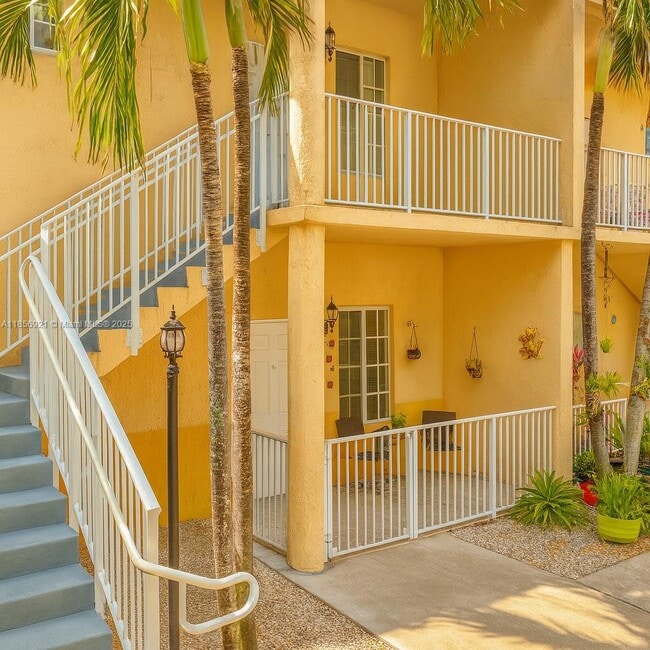 6972 NW 179th St in Hialeah, FL - Building Photo - Building Photo