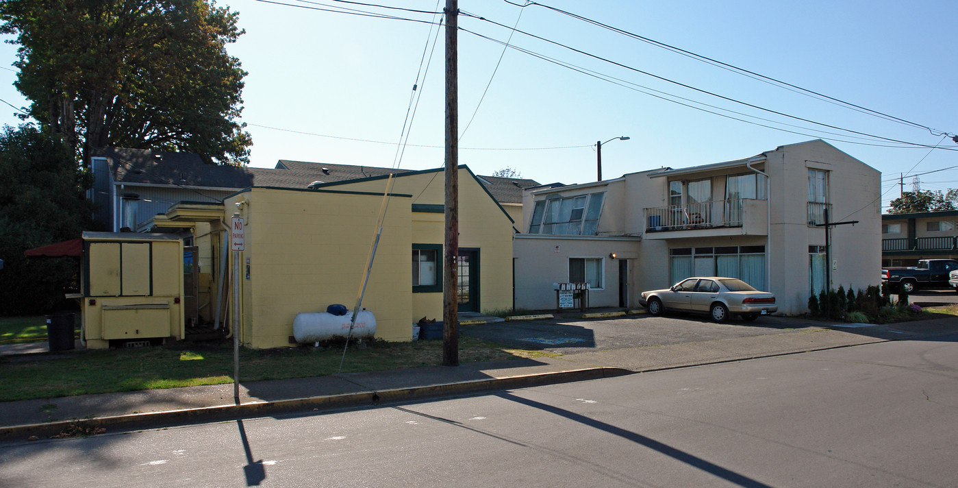 1505 Main St in Springfield, OR - Building Photo