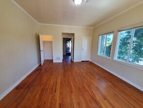 2442 W 18th St in Los Angeles, CA - Building Photo - Building Photo