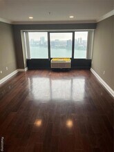 300 Riverfront Dr, Unit 26J in Detroit, MI - Building Photo - Building Photo