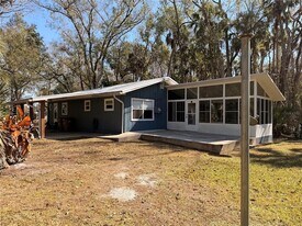 53706 River Trace Rd in Astor, FL - Building Photo