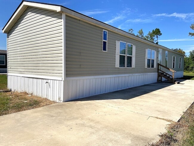 106 Dennis Ln in Bell City, LA - Building Photo - Building Photo