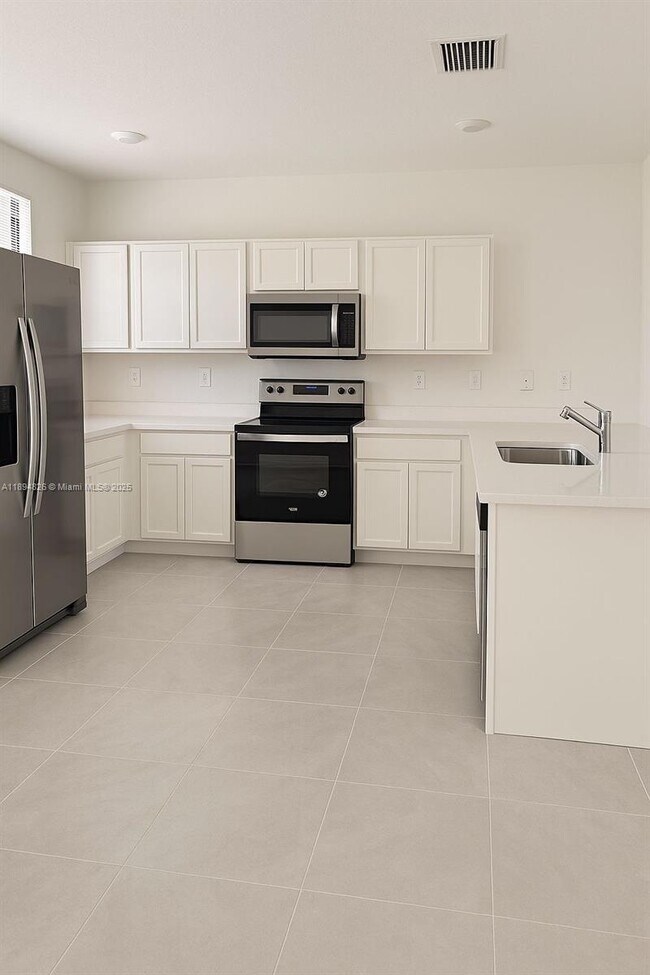 1424 NE 3rd Ave in Florida City, FL - Building Photo - Building Photo