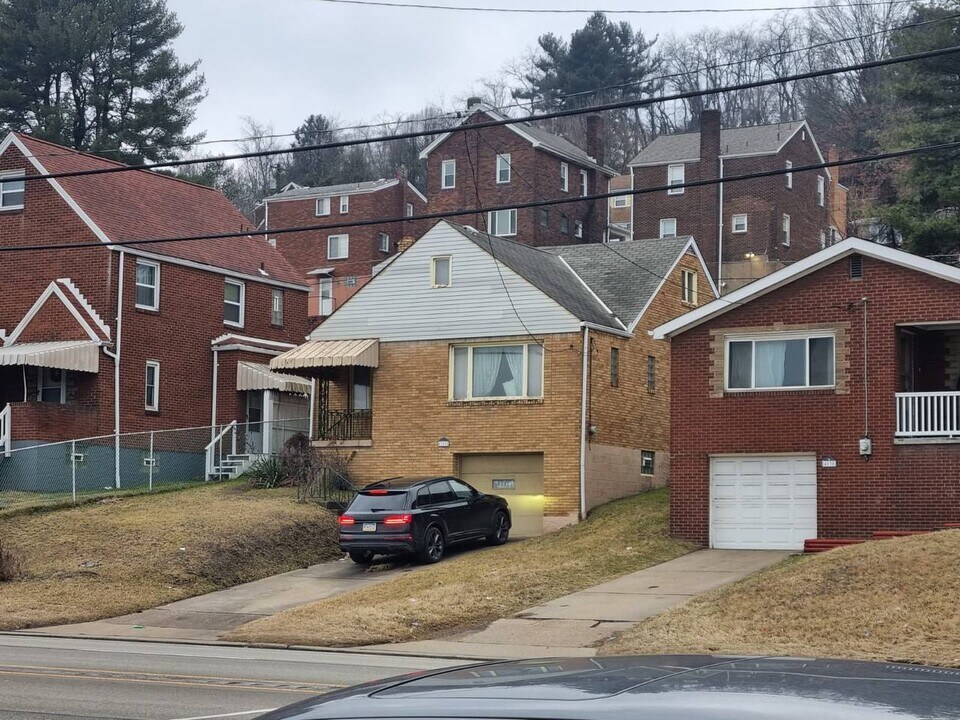 4100 Kennywood Blvd in West Mifflin, PA - Building Photo