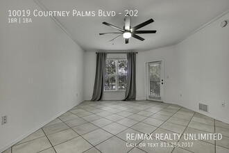 10019 Courtney Palms Blvd in Tampa, FL - Building Photo - Building Photo