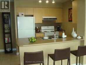 5191 Dundas St W in Toronto, ON - Building Photo - Building Photo