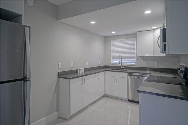 640 NE 7th Ave in Fort Lauderdale, FL - Building Photo - Building Photo