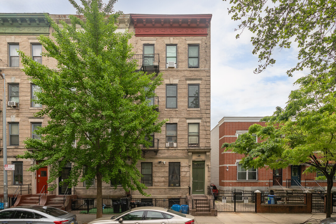 436 Chauncey St in Brooklyn, NY - Building Photo