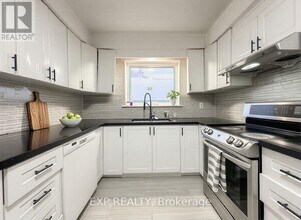 5 Gooderham Dr in Toronto, ON - Building Photo - Building Photo