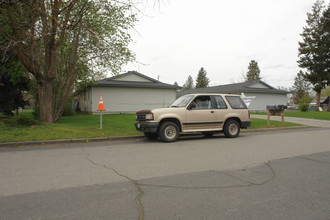 5929-5933 N Lacey St in Spokane, WA - Building Photo - Building Photo