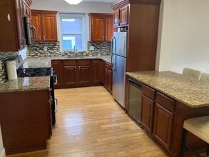 4 Charles St-Unit -2 in Winthrop, MA - Foto de edificio - Building Photo