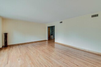 1216 Hull Terrace in Evanston, IL - Building Photo - Building Photo