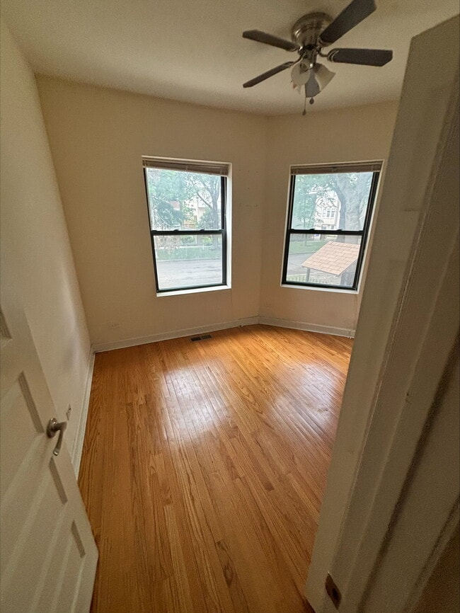 Woodlawn Apartments in Chicago, IL - Building Photo - Building Photo