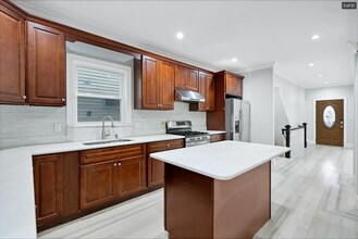 27 Lyon St in Boston, MA - Foto de edificio - Building Photo