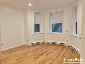 1079 Beacon St, Unit #B in Brookline, MA - Building Photo - Building Photo