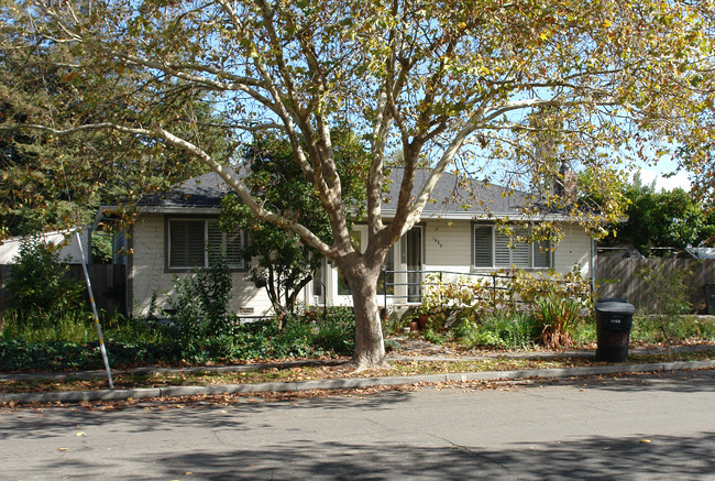 1658 Ridley Ave in Santa Rosa, CA - Building Photo - Building Photo