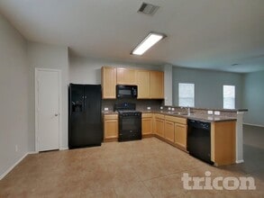 130 Sacajewa Dr in La Marque, TX - Building Photo - Building Photo