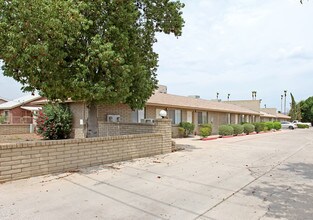 Sandpiper Apartments in Mesa, AZ - Foto de edificio - Building Photo