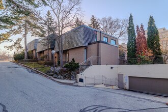 Redstone Path in Toronto, ON - Building Photo - Building Photo