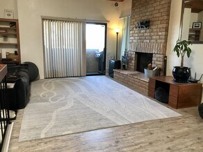 4548 W Point Loma Blvd in San Diego, CA - Building Photo - Building Photo