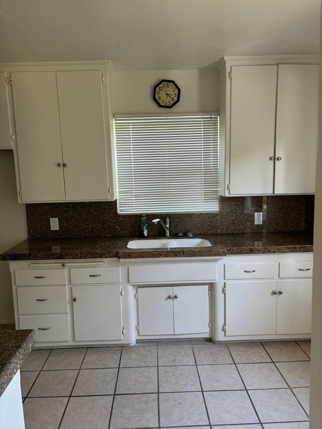6266 S La Brea Ave, Unit Apt C