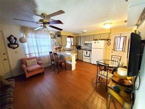 6141 10th St in Zephyrhills, FL - Building Photo - Building Photo