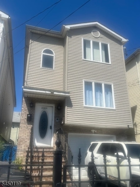 property at 1089 Magnolia Ave