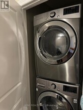 27 Finegan Cir in Brampton, ON - Building Photo - Building Photo