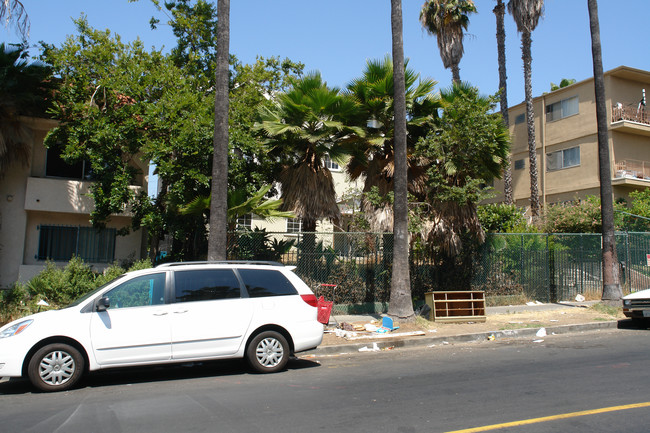 933 S Westmoreland Ave in Los Angeles, CA - Foto de edificio - Building Photo