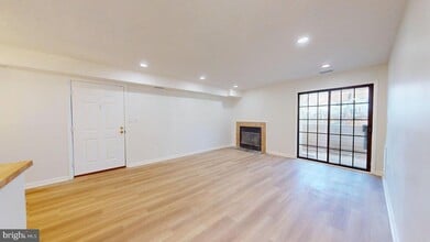 6955 Mary Caroline Cir in Alexandria, VA - Building Photo - Building Photo