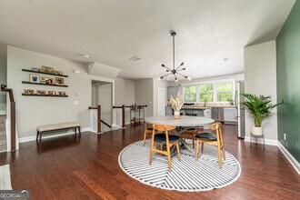 2819 White Oak Ln in Decatur, GA - Building Photo - Building Photo