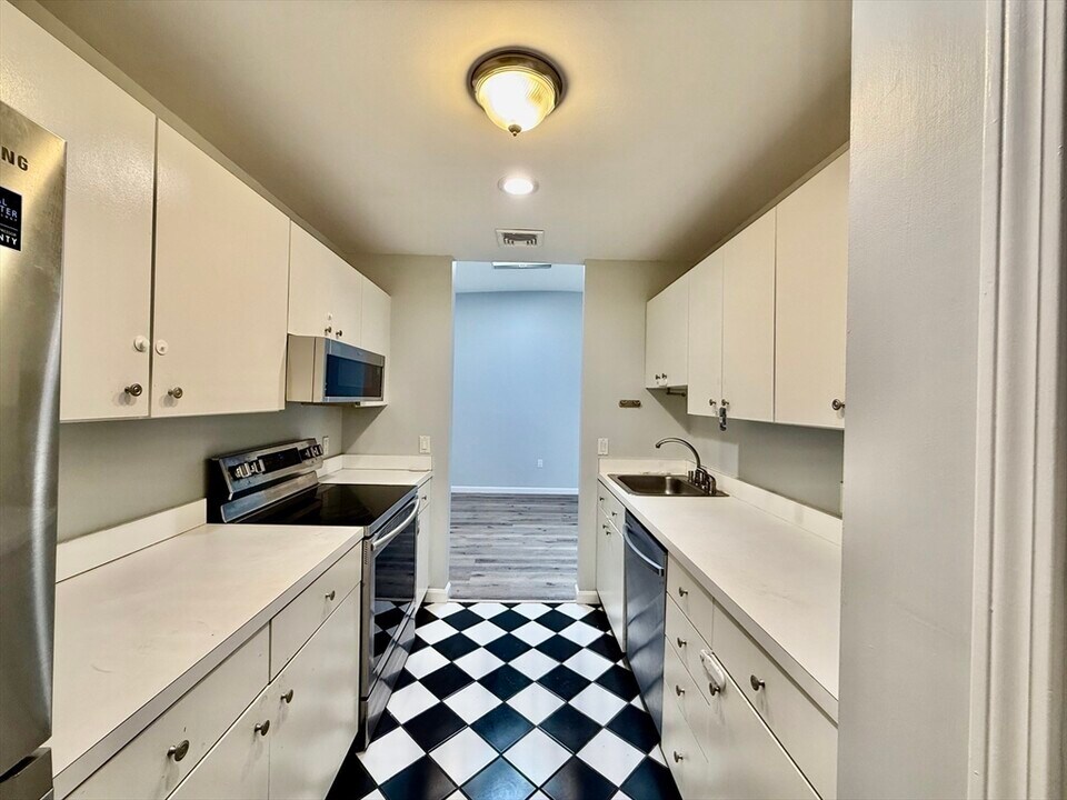 47 Berlin St, Unit 2 in Quincy, MA - Building Photo