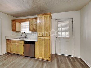 137 Solomon Dr in Ellenwood, GA - Building Photo - Building Photo