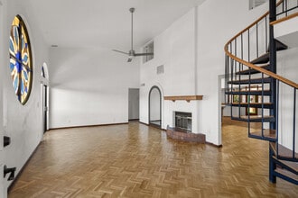 3319 E Indian School Rd, Unit Penthouse in Phoenix, AZ - Building Photo - Building Photo