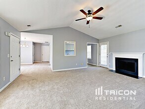 623 Bowling Ln in Winder, GA - Foto de edificio - Building Photo