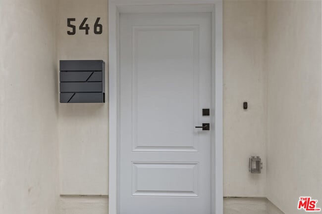 property at 546 N Genesee Ave
