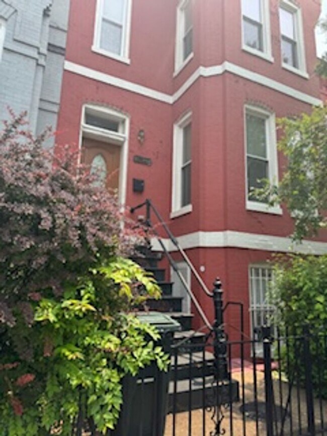 property at 1403 6th St NW