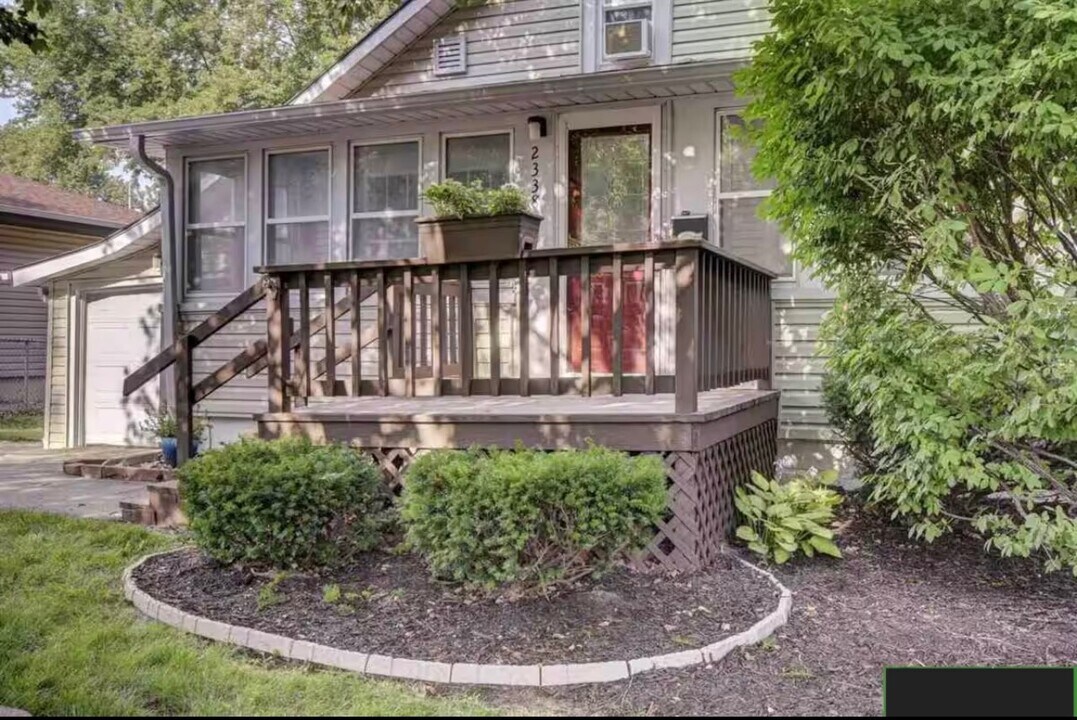 2338 N 69th St in Omaha, NE - Foto de edificio
