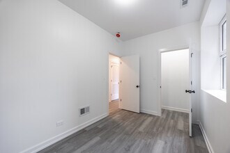 1014 N Hamlin Ave, Unit 1 in Chicago, IL - Building Photo - Building Photo