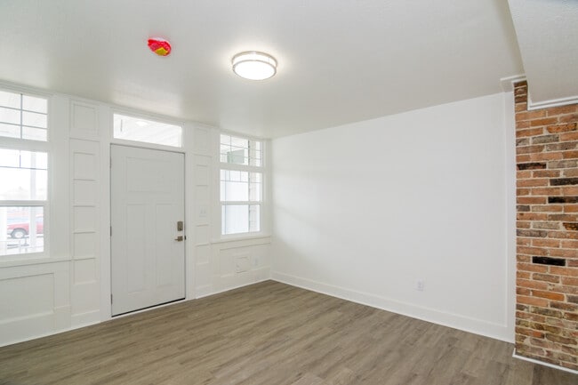 558 W Fremont St, Unit 2